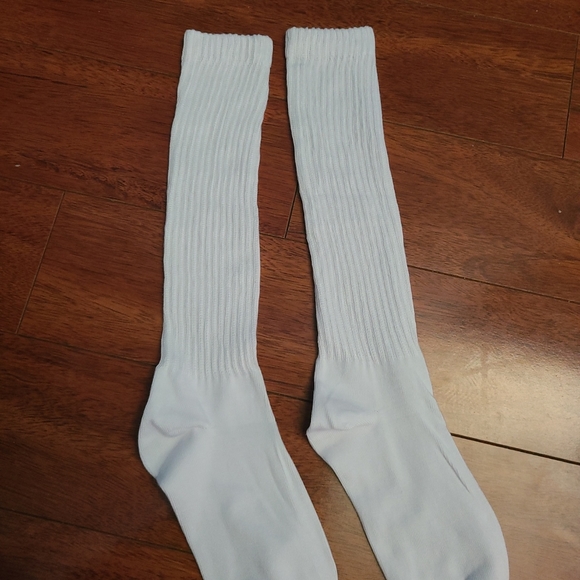 New White long slouch socks for your Hooters uniform - Picture 9 of 14